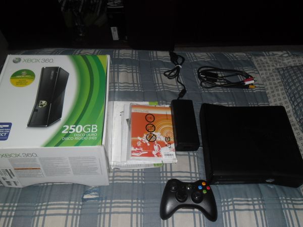 Xbox 360 Slim 250 GB COMPLETO
